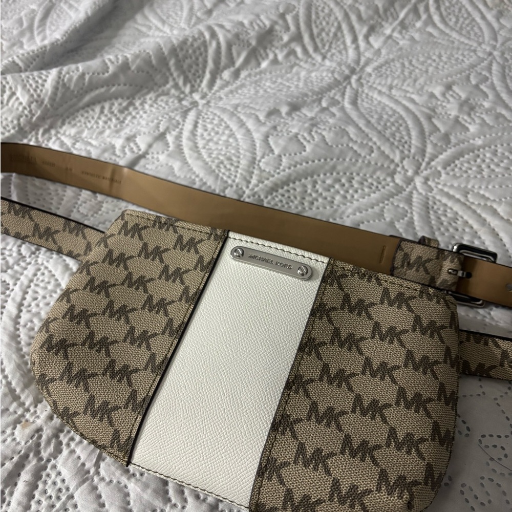 Michael Kors Beige and White Fanny Bag